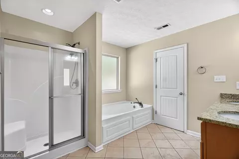 Bath - 140 Cedar Ridge Dr, Lagrange, GA 30241 photo 1 of 2