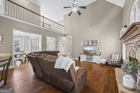 Entry Way - 17 Collier Mill Rd, Toccoa, GA 30577 photo 9 of 19