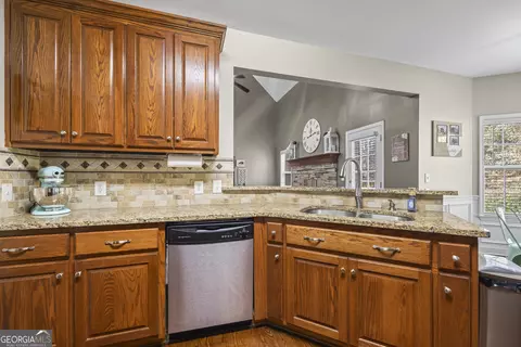 Kitchen - 17 Collier Mill Rd, Toccoa, GA 30577 photo 6 of 12