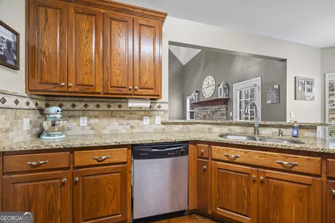 Kitchen - 17 Collier Mill Rd, Toccoa, GA 30577 photo 10 of 12
