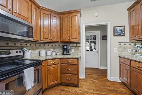 Kitchen - 17 Collier Mill Rd, Toccoa, GA 30577 photo 5 of 12