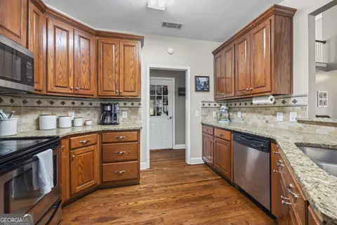 Kitchen - 17 Collier Mill Rd, Toccoa, GA 30577 photo 4 of 12