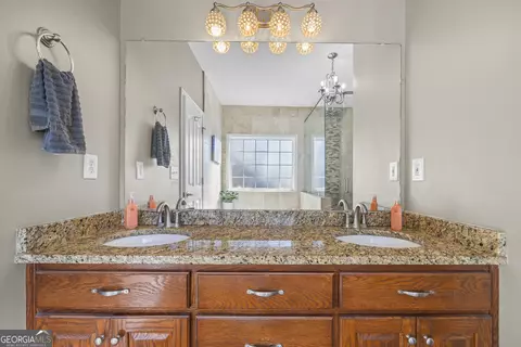 Bath - 17 Collier Mill Rd, Toccoa, GA 30577 photo 6 of 12
