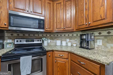 Kitchen - 17 Collier Mill Rd, Toccoa, GA 30577 photo 9 of 12