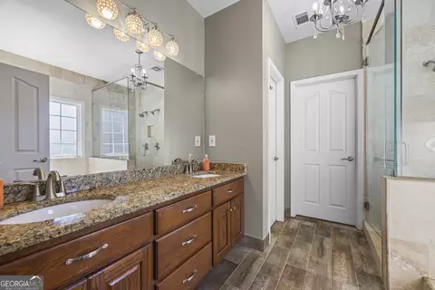 Bath - 17 Collier Mill Rd, Toccoa, GA 30577 photo 3 of 12