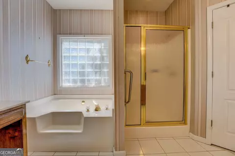 Bath - 353 Crowell Rd N, Covington, GA 30014 photo 4 of 10