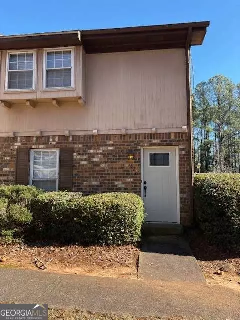 621 Garden Walk Dr, Stone Mountain, GA 30083