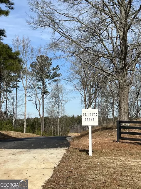 04 Bears Bnd, Moreland, GA 30259