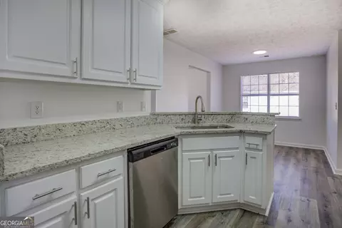 Kitchen - 40 Brandon Dr, Covington, GA 30016 photo 4 of 6