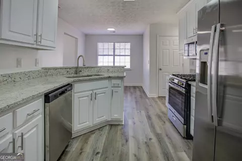 Kitchen - 40 Brandon Dr, Covington, GA 30016 photo 5 of 6