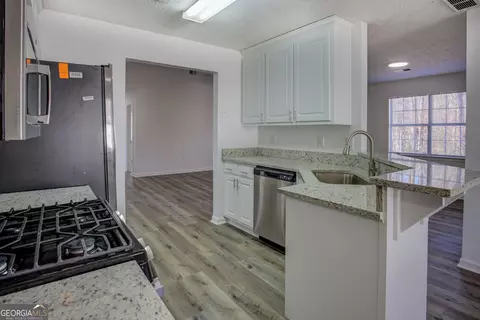 Kitchen - 40 Brandon Dr, Covington, GA 30016 photo 2 of 6