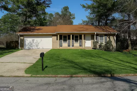 2195 Rochelle Way, College Park, GA 30349
