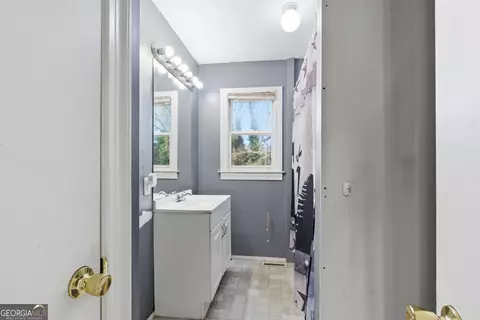 Bath - 83 Irene St, Toccoa, GA 30577 photo 1 of 1