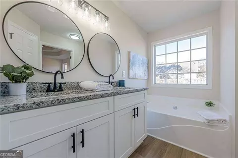 Bath - 704 Jay St, Canton, GA 30115 photo 2 of 3