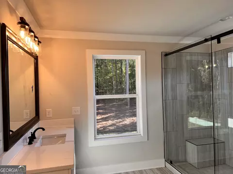 Bath - 865 Elder Dr, Jefferson, GA 30549 photo 4 of 10