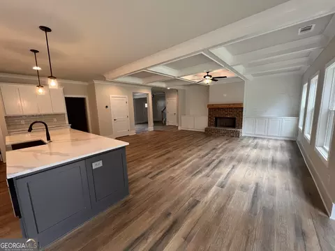 Living - 865 Elder Dr, Jefferson, GA 30549 photo 3 of 5