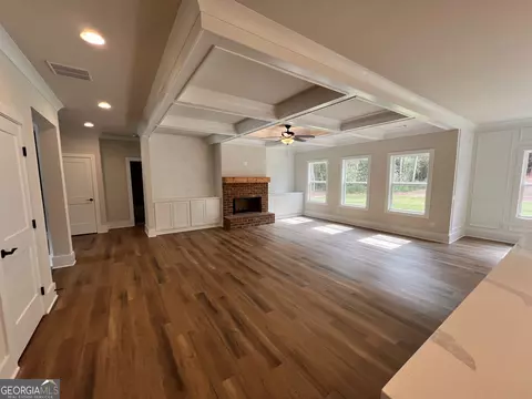 Living - 865 Elder Dr, Jefferson, GA 30549 photo 2 of 5