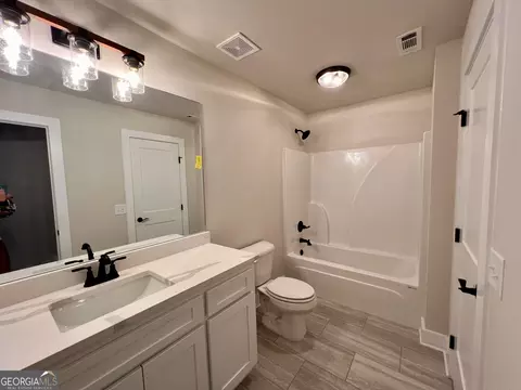 Bath - 865 Elder Dr, Jefferson, GA 30549 photo 7 of 10