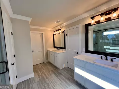 Bath - 865 Elder Dr, Jefferson, GA 30549 photo 3 of 10