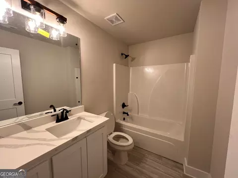 Bath - 865 Elder Dr, Jefferson, GA 30549 photo 2 of 10