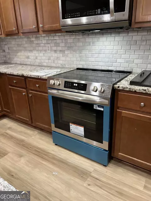 1806 Waters Edge Trl, Roswell, GA 30075
