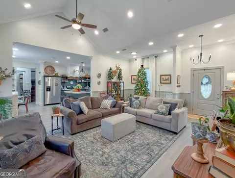 Living - 100 Robin, Bainbridge, GA 39817 photo 1 of 1