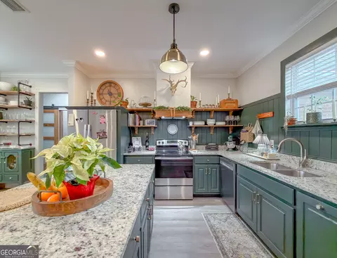 Kitchen - 100 Robin, Bainbridge, GA 39817 photo 5 of 7