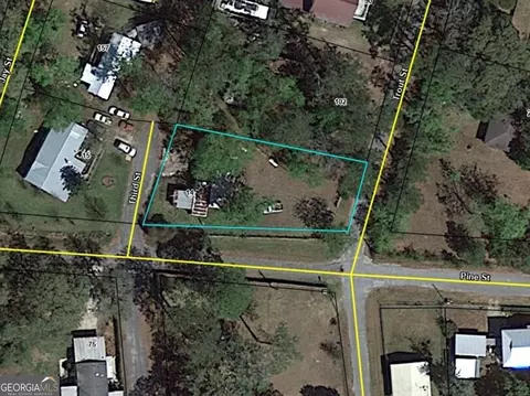 14 Third St, Woodbine, GA 31569