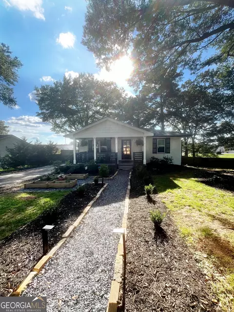 932 Sharon Cir SE, Smyrna, GA 30080
