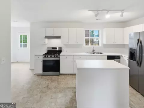 Kitchen - 836 Tara Bnd, Hampton, GA 30228 photo 2 of 2
