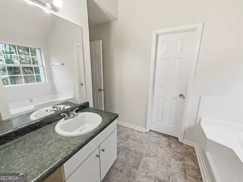 Bath - 836 Tara Bnd, Hampton, GA 30228 photo 1 of 3