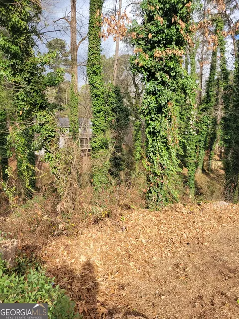 21 Saratoga Dr, Lawrenceville, GA 30044