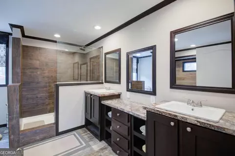 Bath - 257 Iris Dr, Demorest, GA 30535 photo 2 of 3