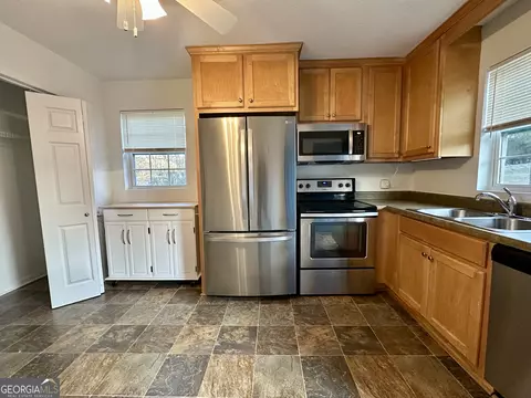Kitchen - 122 Forest Ave, Commerce, GA 30529 photo 2 of 3