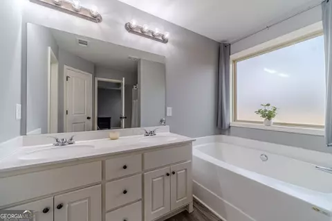 Bath - 149 Peak Ct, Winder, GA 30680 photo 1 of 4