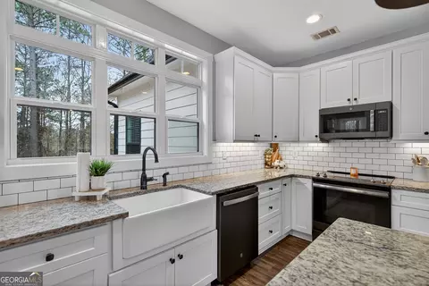 Kitchen - 440 448 Kimbrough Rd, Lagrange, GA 30240 photo 4 of 5
