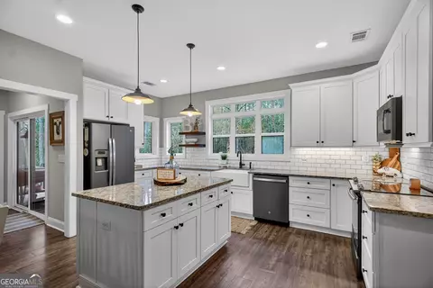 Kitchen - 440 448 Kimbrough Rd, Lagrange, GA 30240 photo 3 of 5