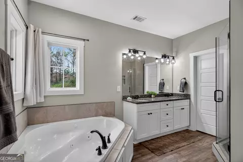 Bath - 440 448 Kimbrough Rd, Lagrange, GA 30240 photo 2 of 7