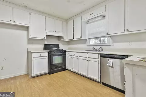 Kitchen - 440 Freestone Dr, Newnan, GA 30265 photo 2 of 2