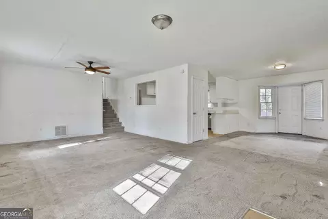 Living - 440 Freestone Dr, Newnan, GA 30265 photo 4 of 10