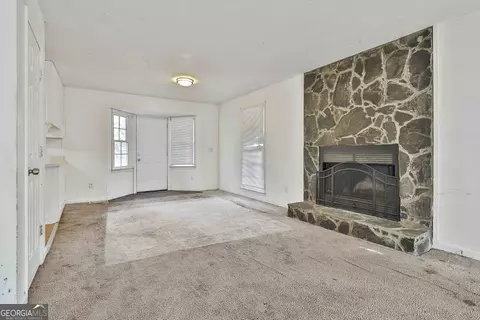 Living - 440 Freestone Dr, Newnan, GA 30265 photo 9 of 10