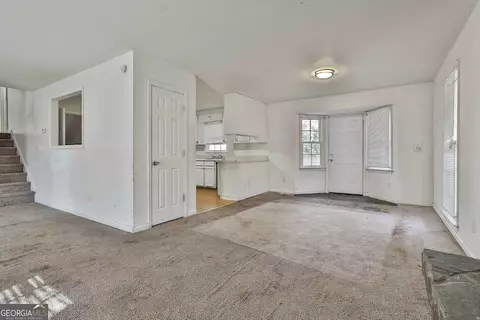 Living - 440 Freestone Dr, Newnan, GA 30265 photo 6 of 10