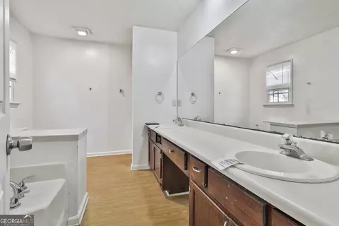 Bath - 440 Freestone Dr, Newnan, GA 30265 photo 2 of 3