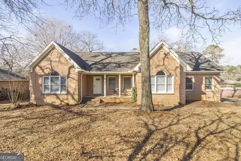 108 Covey Run Dr, Warner Robins, GA 31088