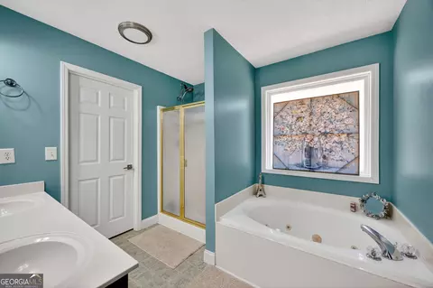 Bath - 509 Aarons Cir, Gray, GA 31032 photo 1 of 2
