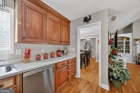 Kitchen - 509 Aarons Cir, Gray, GA 31032 photo 2 of 2