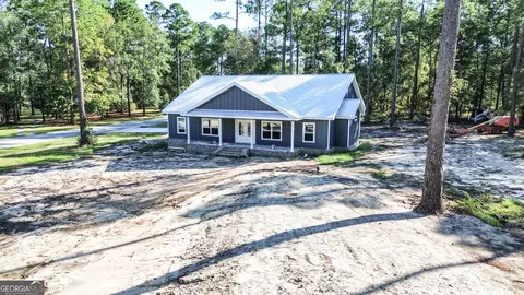 3 Willow Pointe Dr, Claxton, GA 30417