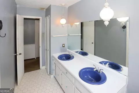 Bath - 3462 Fairview Rd, Covington, GA 30016 photo 2 of 7
