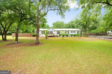 57 Mcintosh Trl, Hortense, GA 31543