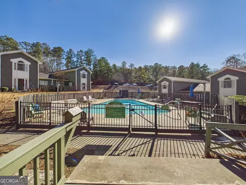 Exterior - 472 River Pointe Dr, Macon, GA 31211 photo 2 of 2